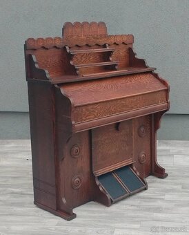 Organ s dubovým puzdrom Needham. - 11