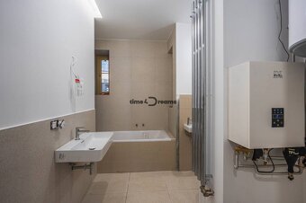 NA PREDAJ posledný štýlový byt v centre Nitry - 11