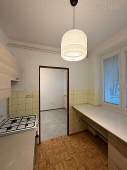 3 izbový tehlový byt, 72 m2 + presklená lodžia a balkón, vla - 11