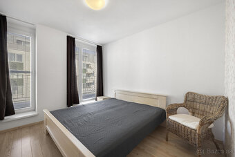 Priestranný mezonet v tichej lokalite s krbom - 11