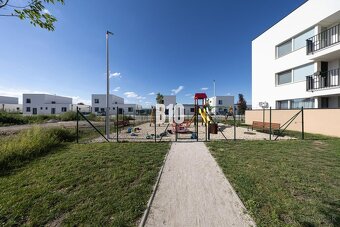 NA PRENÁJOM SLNEČNÝ 2-IZBOVÝ BYT V MILOSLAVOVE - ALŽBETIN DV - 11