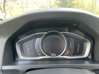 Volvo V60 Momentum AT6.  ZNÍŽENÁ CENA  - 11