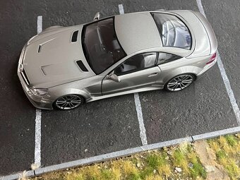 1:18 Mercedes-Benz SL65 AMG V12 Black Series - Mondo Models - 11