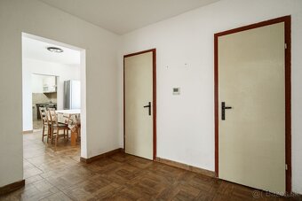 Exkluzívny predaj rodinného domu v obci Jelšovce, okres NR - 11