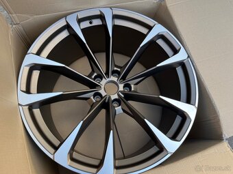 LAMBORGHINI URUS 23" Black, nové, originál  - 11