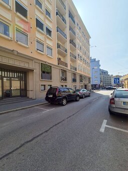 Na prenájom 1-izbový byt s balkónom, 27 m², Hollého, voľný o - 11