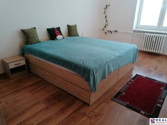 ŠTÚROVA: VOĽNÝ 2-izb. ZARIADENÝ byt, balkón, 48 m2, 1.posch. - 11