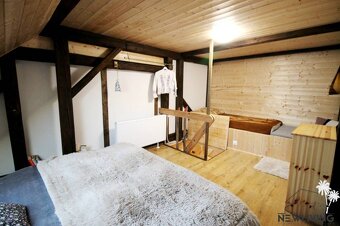Rodinný dom vo vidieckom štýle s krásnou záhradou pri Piešťa - 11