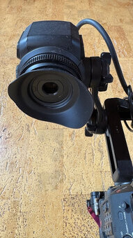 Canon EOS C300 Mark III - 11