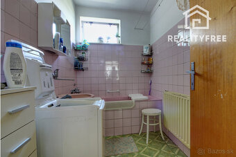 Na predaj: 3izbový rodinný dom s garážou , pozemok 757 m² -  - 11