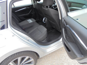 Škoda Octavia Combi 2.0 TDI 110 kw, DSG Style Virtual Cocpit - 11