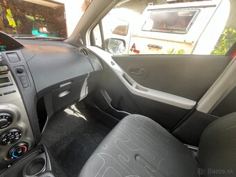 Toyota Yaris 1,0 benzín - 11
