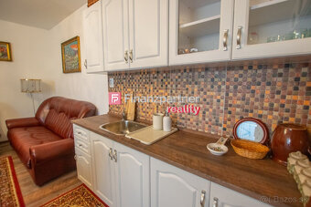 Ponúkame na predaj 5 izb. rodinný dom s garážou na pozemku 9 - 11