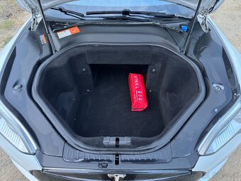 Tesla Model S P85 - Nabíjení ZDARMA - 11