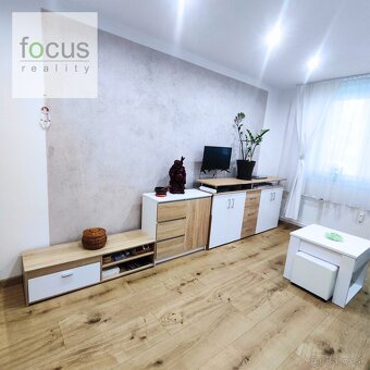Predám prerobený 2 izbový byt v centre mesta - 11