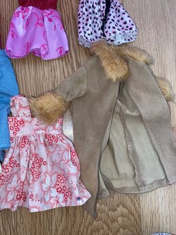 Skrina s rozmermi 26x8x33 cm s doplnkami pre barbie - 11