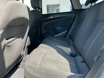 Opel Astra J Caravan 2.0 cdti 121kW - 11