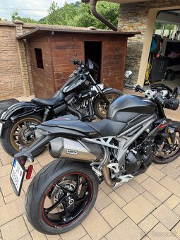 Triumph Speed Triple 1050 RS - 11