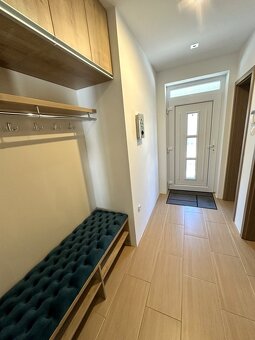 4 izbový rodinný dom 153 m2 + zasklená terasa 24 m2, garáž - 11