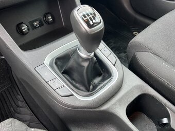 Hyundai i30 1.5 benzín 2021 - 11
