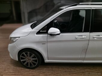 Mercedes Benz V-Klasse Model 1:18 - 11
