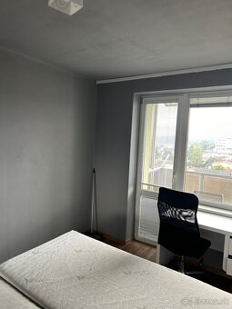 Ponúkam na prenájom 2 izbový byt v centre Snv - 11