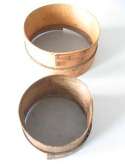 nádoby, vázy a iuné - 11