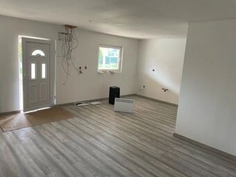 NOVÝ MONTOVANÝ RODINNÝ DOM k odberu cena za m2 555 eur - 11