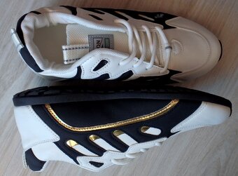 Bielo čierne botasky, v. 40 - 11