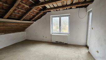 Rezervovaný_Väčší rodinný dom s pozemkom 2139 m2, Lopúchov - 11