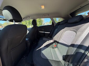 Kia Ceed SW 1,6 GDi Strieborná edícia - 11