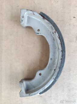 Brzdové čeľuste po repasii. - 11