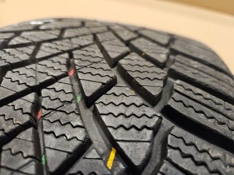 Špičkové zimné pneu Bridgestone - 205/50 r17 93H - 11