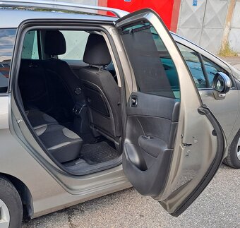 PEUGEOT 308 SW 1,6 eHDI Family pack FAB, diesel - 11