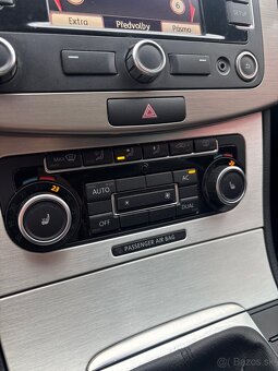 Volkswagen Passat B7 2.0 TDI Highline - 11