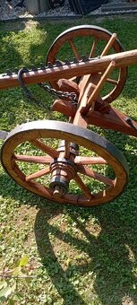 Starý drevený konský pluh - 11