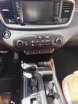 Kia Sorento 2.2 ,147kw, rok 2018, 109000km - 11