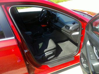 Hyundai i30 1.4 T-GDi Comfort Extra 7 st.automat r.v.3/2021 - 11