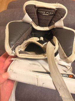 Brankarske hokejove rukavice,kolenacky,suspenzor,prilba - 11