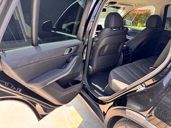 BMW X5 45e xDrive - 360 kamery - vzduch - 11