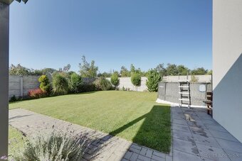 PREDAJ moderný 4 izbový dom v tichej lokalite Dunajská lužná - 11