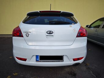 Kia Ceed 2010 1.4 benzín 66kW 3 dverová - 11