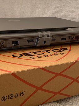 MSI Vector 16HX (i9, RTX 4080) - 11