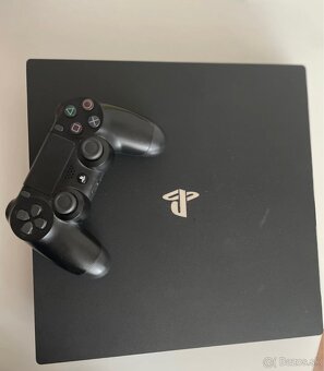 Ps4pro,ovladac,3hry,dlhsi kabel,sluchadla,kable k tv - 11