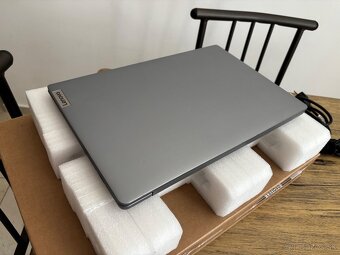 15.6"/Lenovo/8GB RAM DDR5/NvMe SSD 128GB/Intel HD 2GB/- - 11