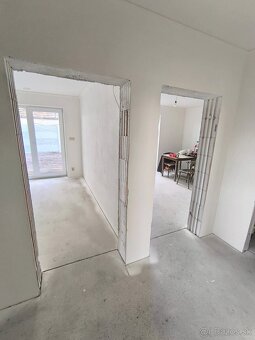 4 izbový rodinný dom, pozemok 942 m2 – 35 min. od centra BA - 11