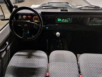 Land Rover Defender 2.5 turbodiesel Webasto 7 miestne 4x4 - 11