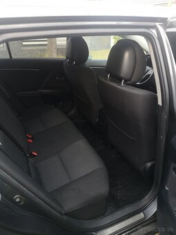 Toyota avensis 2.0d4d - 11