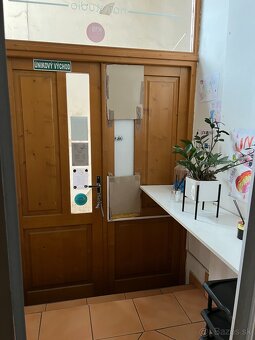 Priestor na prenájom kaderníctva na Hlavnej ulici vo dvore - - 11