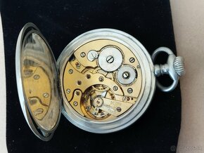 Stříbrné kapesní hodinky jeptišky s gravírovanou chaloupkou - 11